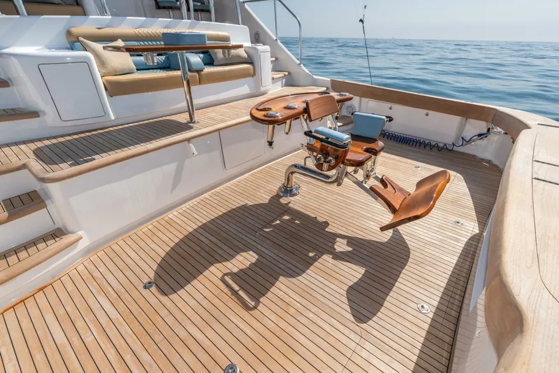 Zatara Yacht Photos Pics Luxurious 2025 Viking 90 Convertible yacht deck with fishing chair and ocean view.