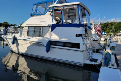 Carver 33 Aft Cabin