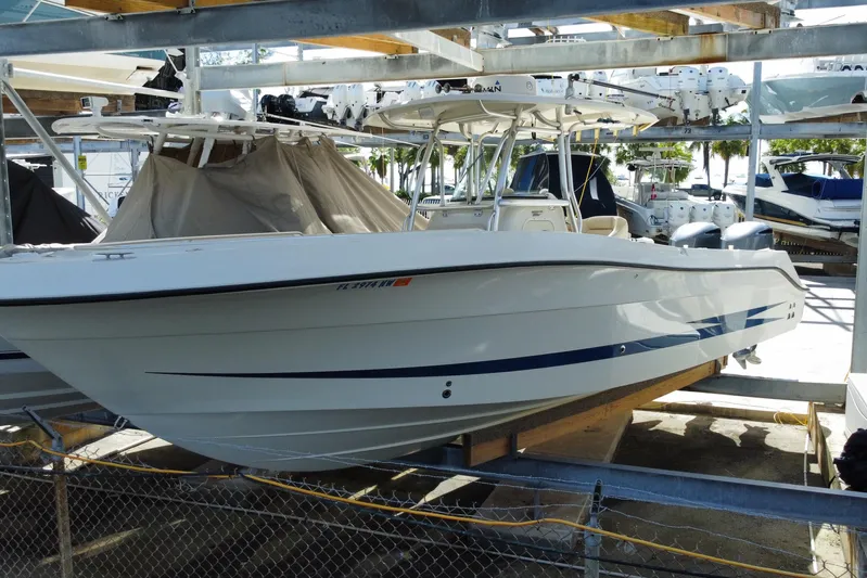  Yacht Photos Pics 2008 Hydra-Sports Vector 2900 CC boat on a storage rack, side view.