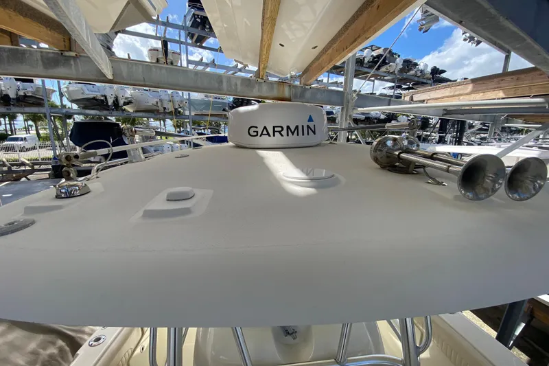  Yacht Photos Pics 2008 Hydra-Sports Vector 2900 CC boat with Garmin equipment, docked under a sunny sky.