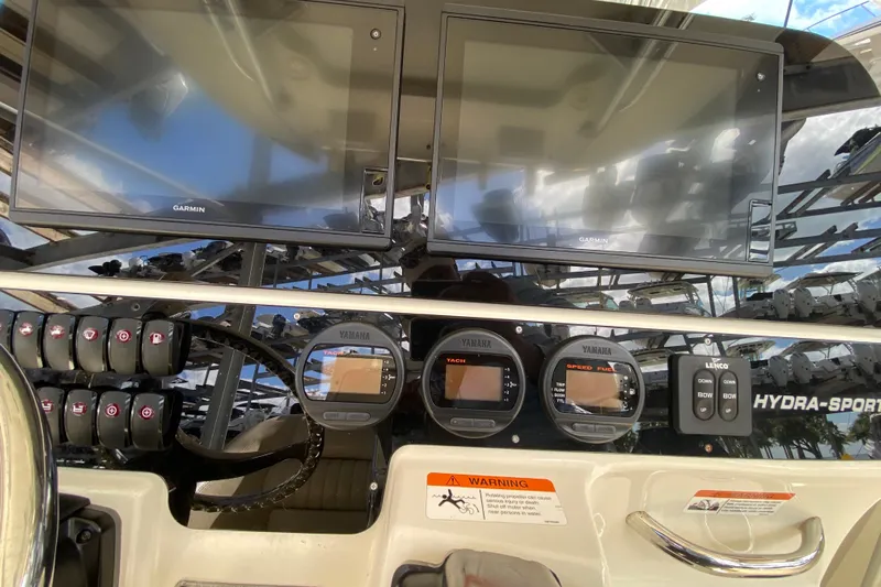  Yacht Photos Pics Dashboard of 2008 Hydra-Sports Vector 2900 CC with Garmin displays and Yamaha gauges.