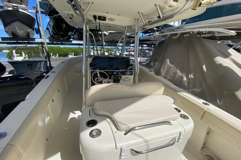  Yacht Photos Pics 2008 Hydra-Sports Vector 2900 CC boat interior with helm and seating area.
