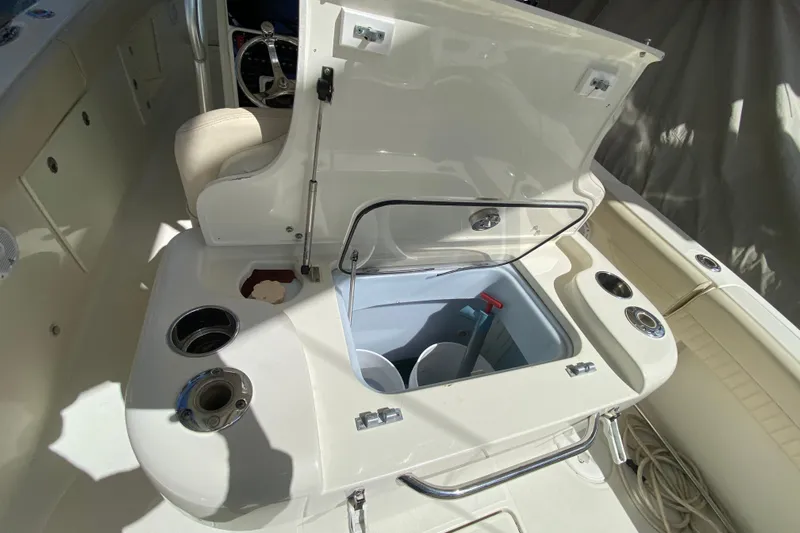  Yacht Photos Pics 2008 Hydra-Sports Vector 2900 CC boat interior with open storage compartment.
