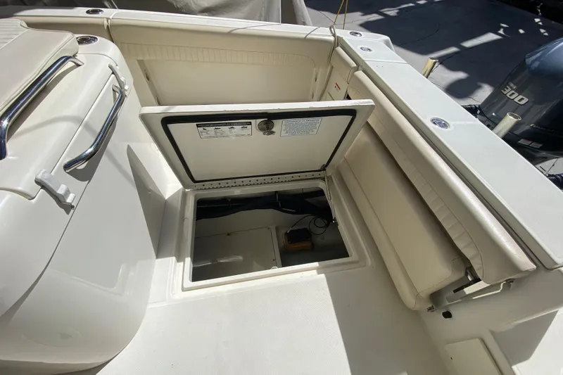  Yacht Photos Pics 2008 Hydra-Sports Vector 2900 CC boat with open storage compartment, white interior.