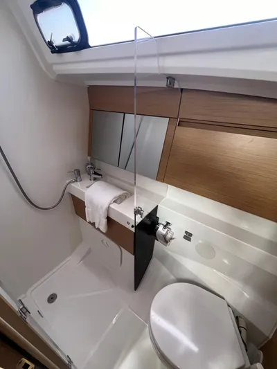 Vigilant Yacht Photos Pics 