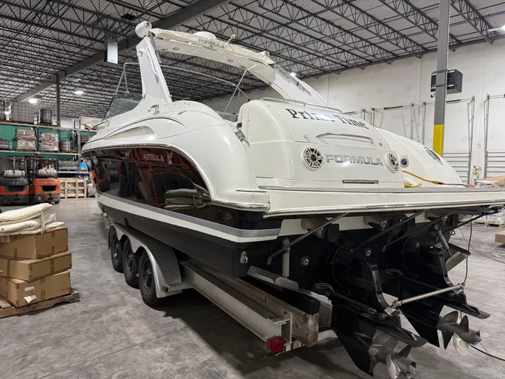 Prime Time Yacht Photos Pics 2005 Formula 370 Super Sport boat in warehouse.