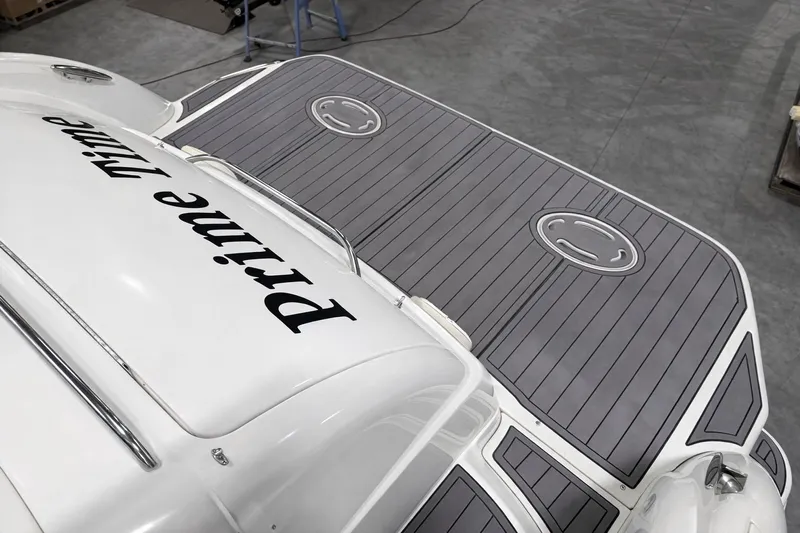 Prime Time Yacht Photos Pics Top view of 2005 Formula 370 Super Sport yacht.