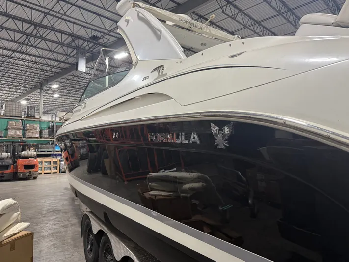 Prime Time Yacht Photos Pics 2005 Formula 370 Super Sport boat in warehouse.