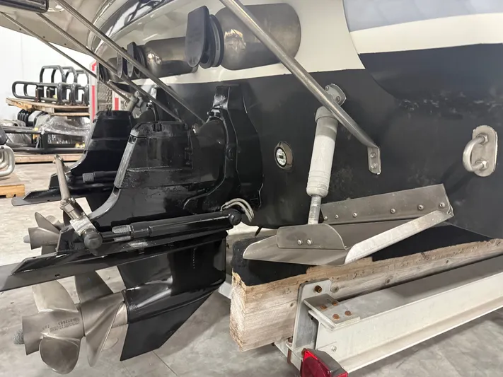 Prime Time Yacht Photos Pics Rear view of a 2005 Formula 370 Super Sport boat with propulsion system.