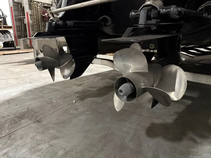 Prime Time Yacht Photos Pics 