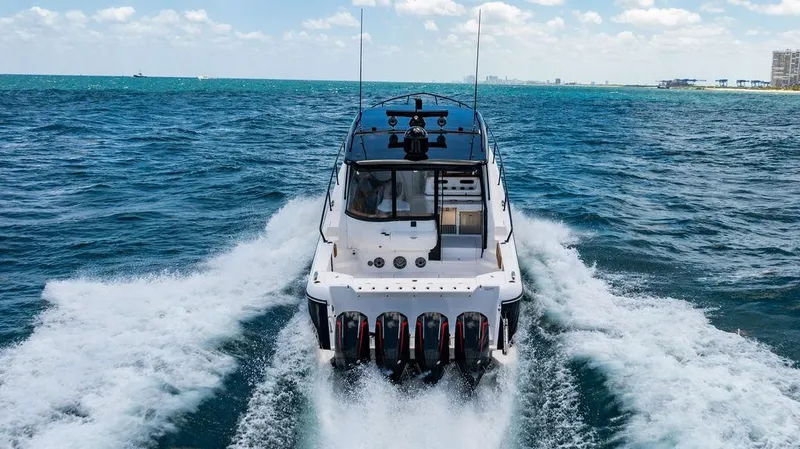  Yacht Photos Pics Intrepid 477 Evolution 2021 cruising on ocean, rear view with powerful engines.