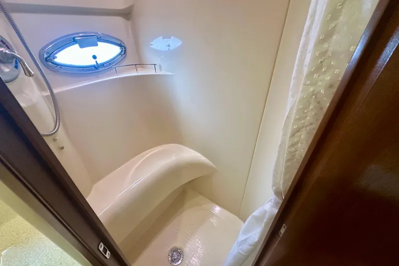  Yacht Photos Pics Shower area in 2005 Meridian 459 Motoryacht with porthole and curtain.