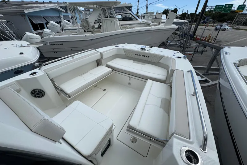 57562 235te Sf Yacht Photos Pics 2026 World Cat 235 TE boat with spacious seating and modern design.