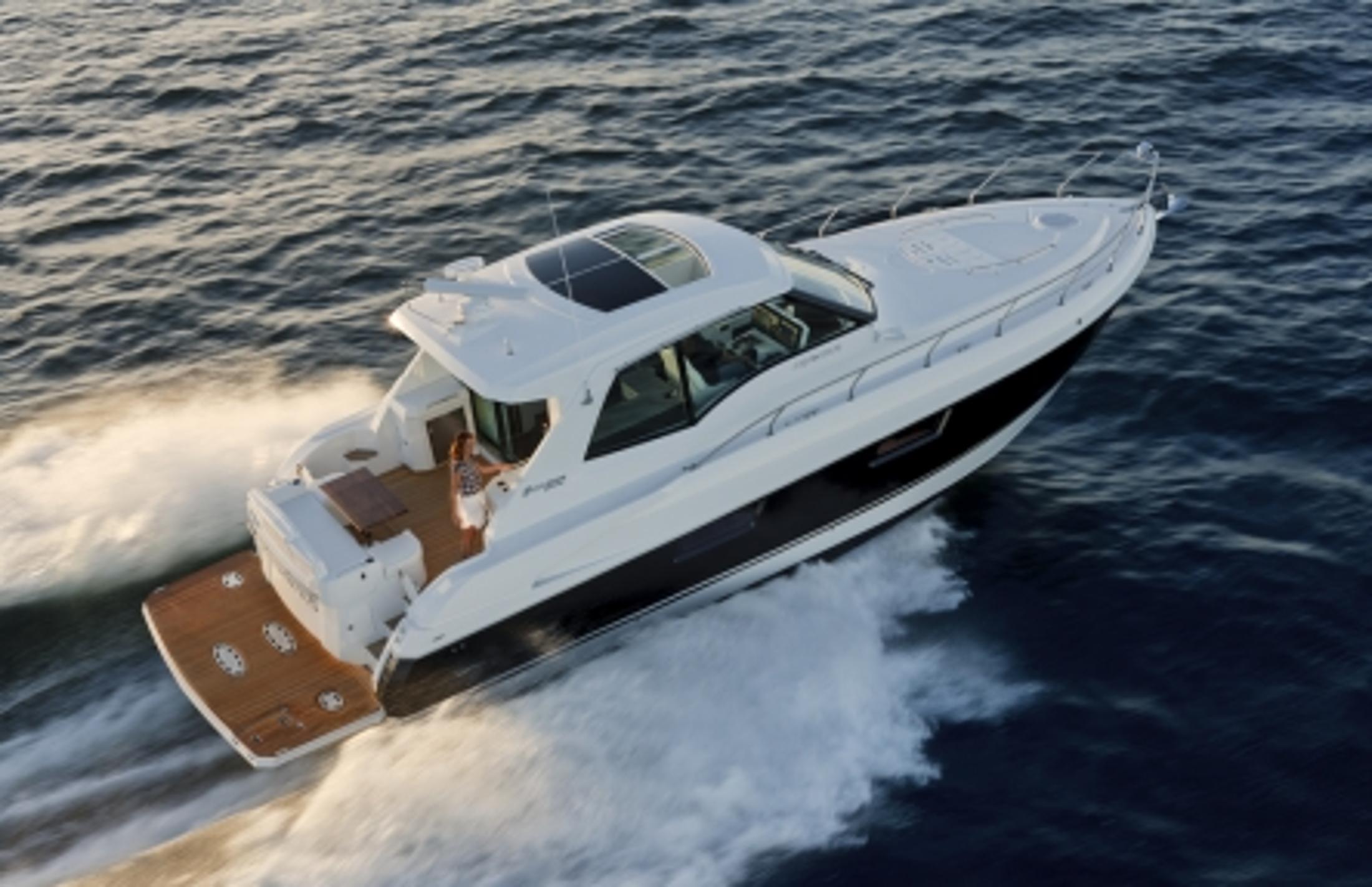 2015 cruisers yachts 48 cantius