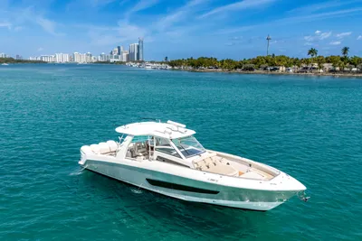 Boston Whaler 420 Outrage