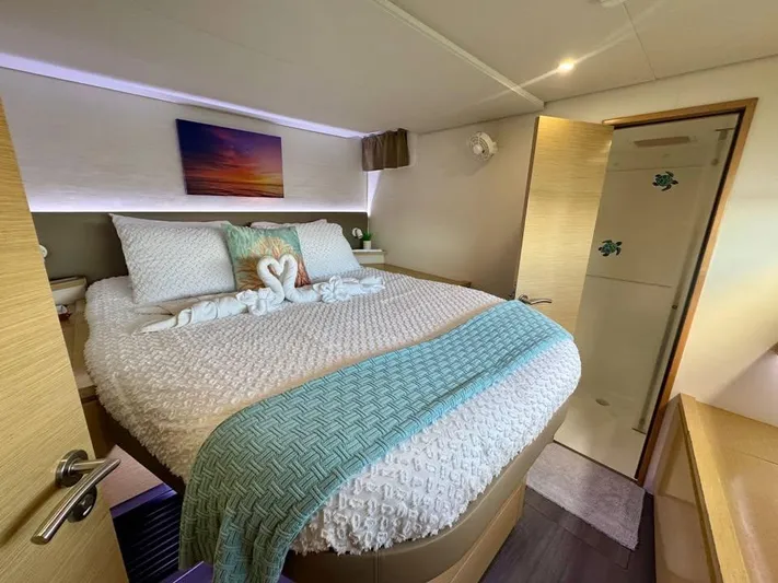  Yacht Photos Pics Luxurious bedroom in 2015 Fountaine Pajot SABA 50 yacht with elegant decor.