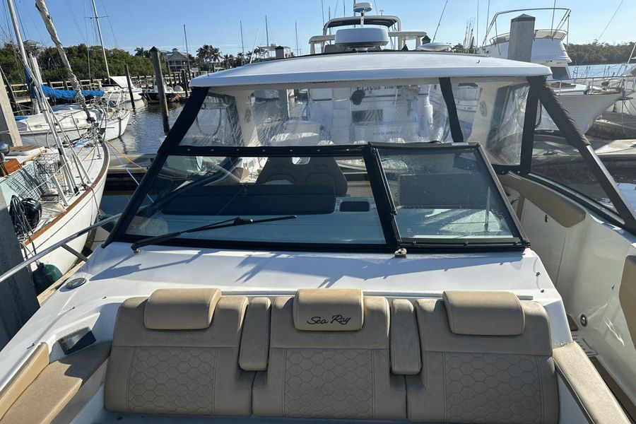 2021 Sea Ray 320 Sundancer OB