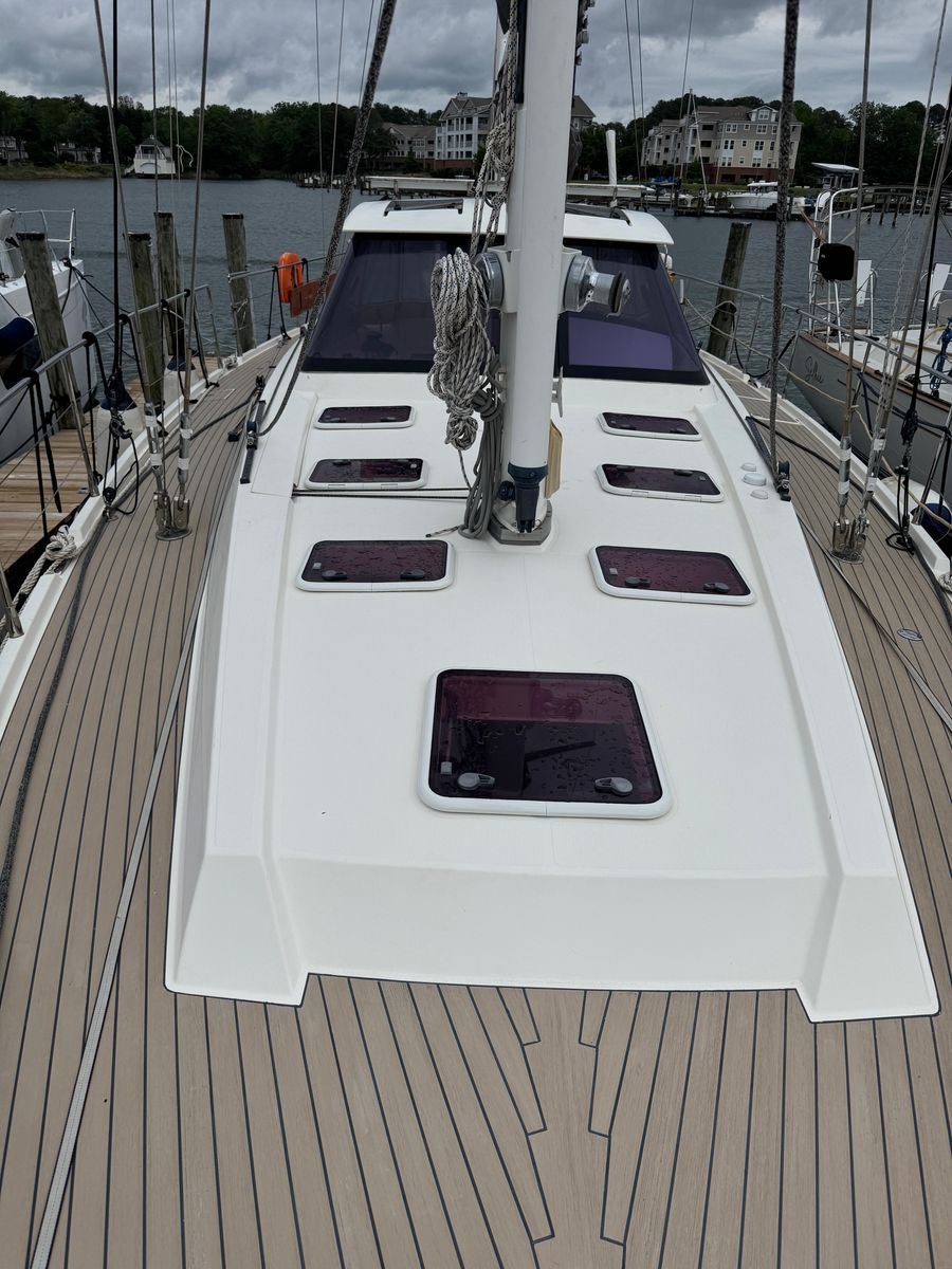 2012 Amel 56 