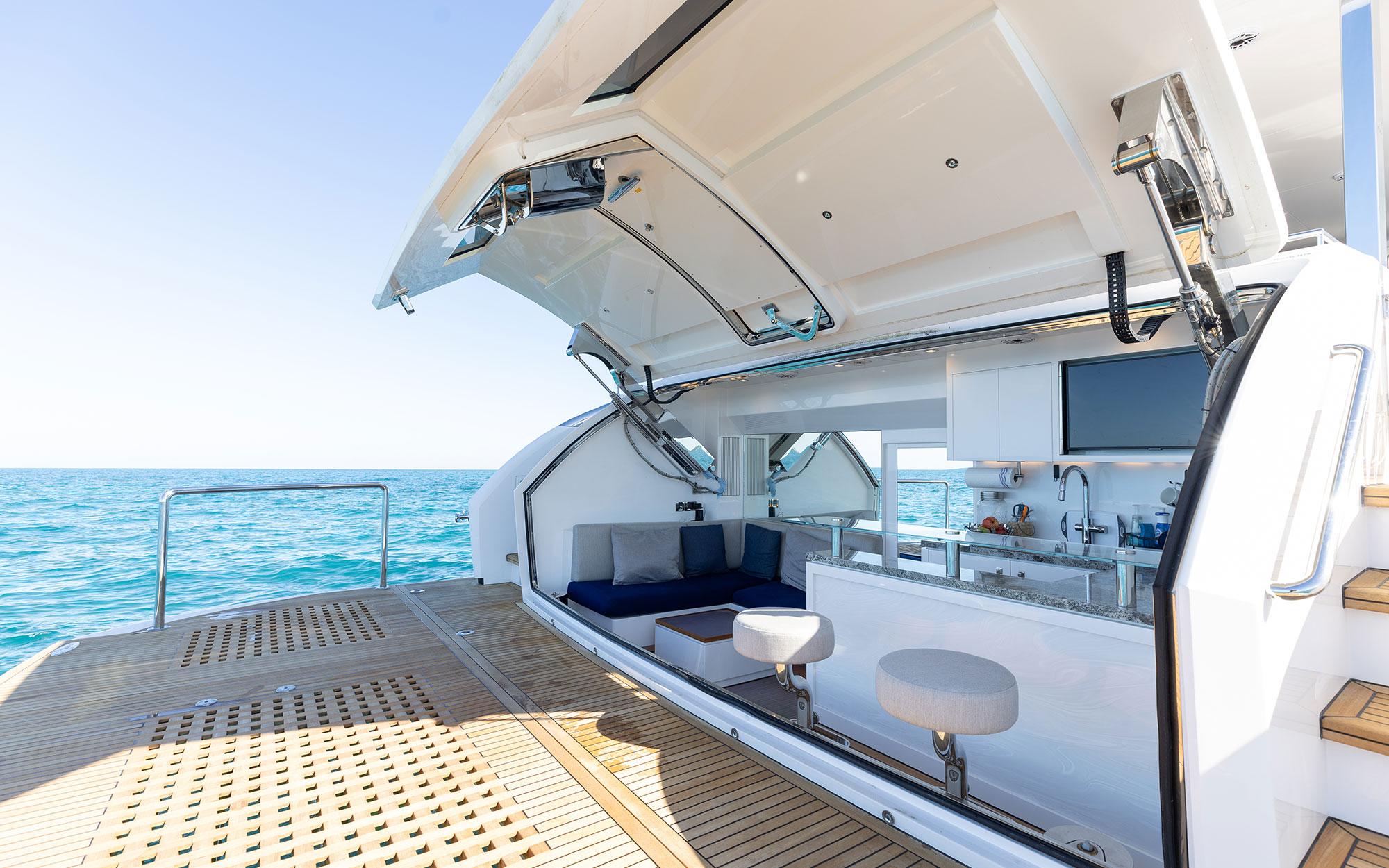 Yacht Photo 26