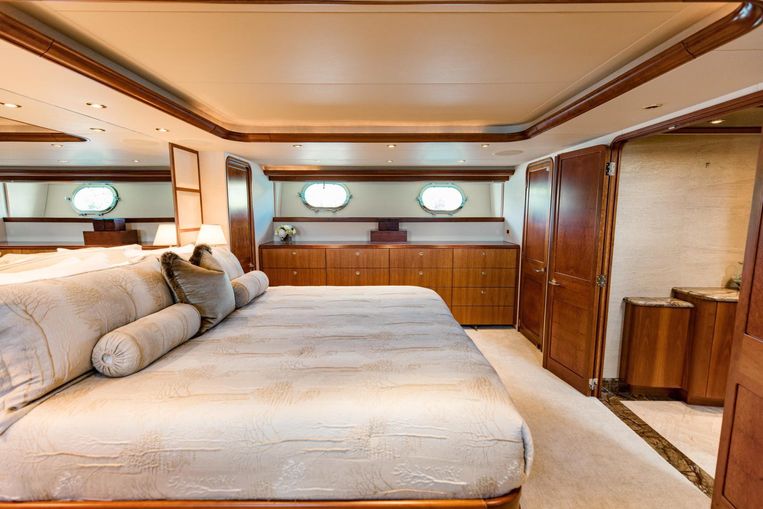 2008-112-westport-112-motor-yacht