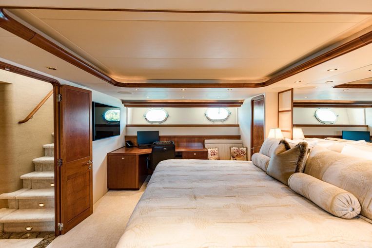 2008-112-westport-112-motor-yacht