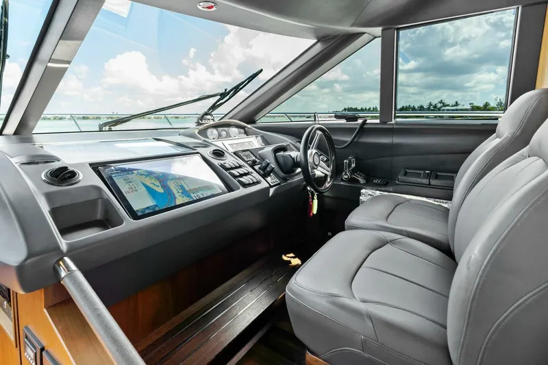 Escape Yacht Photos Pics 2015 Princess F60 - Helm