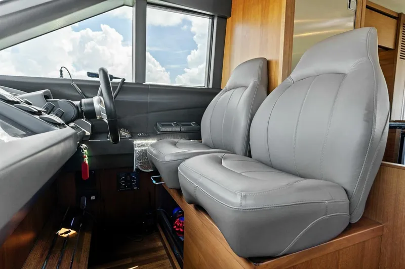 Escape Yacht Photos Pics 2015 Princess F60 - Helm