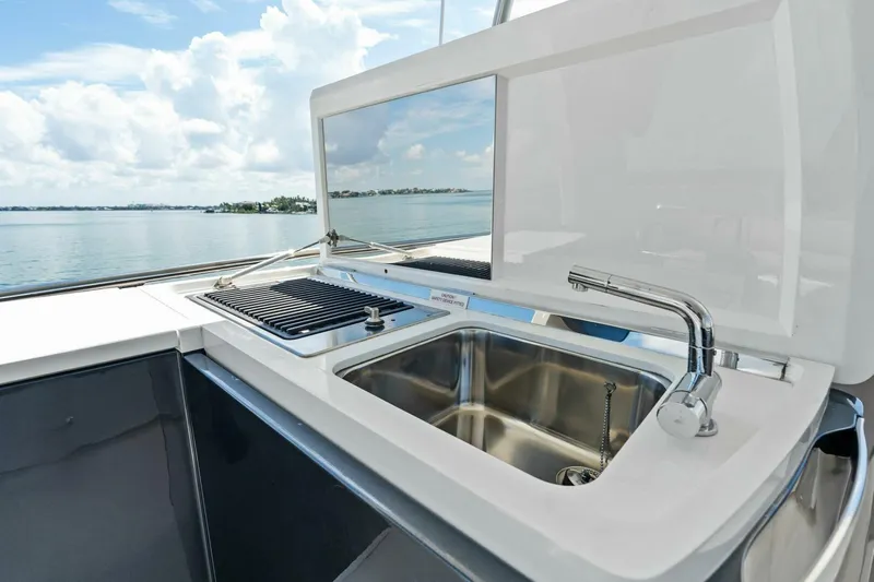 Escape Yacht Photos Pics 2015 Princess F60 - Flybridge