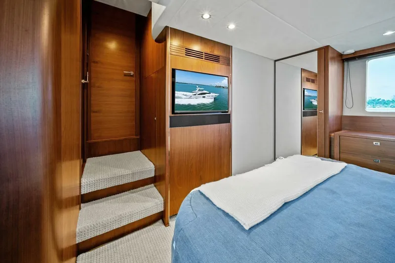 Escape Yacht Photos Pics 2015 Princess F60 - Master Stateroom
