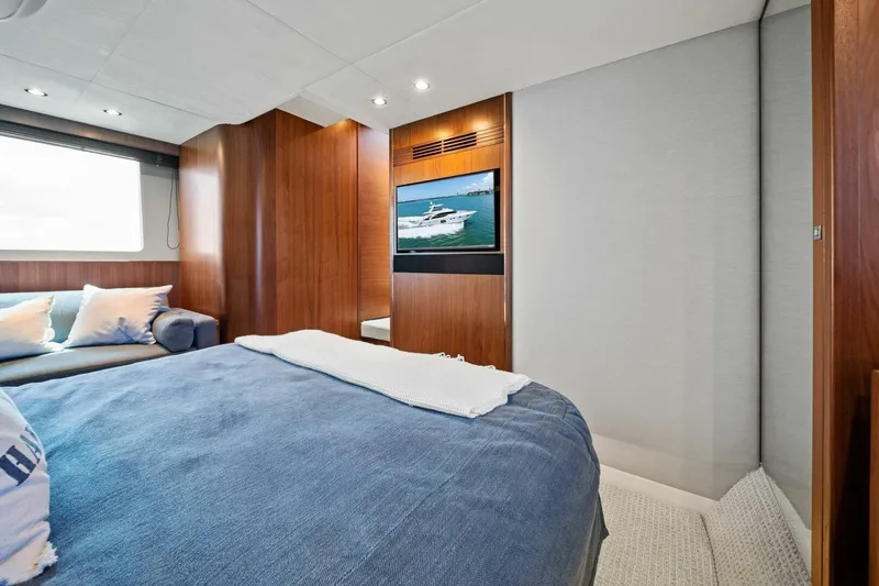 Escape Yacht Photos Pics 2015 Princess F60 - Master Stateroom