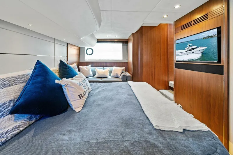 Escape Yacht Photos Pics 2015 Princess F60 - Master Stateroom