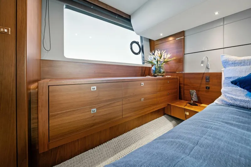 Escape Yacht Photos Pics 2015 Princess F60 - Master Stateroom