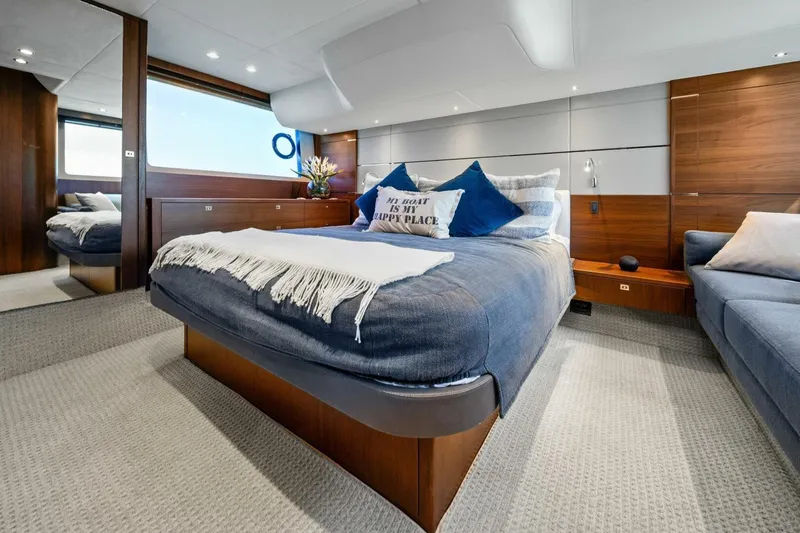 Escape Yacht Photos Pics 2015 Princess F60 - Master Stateroom