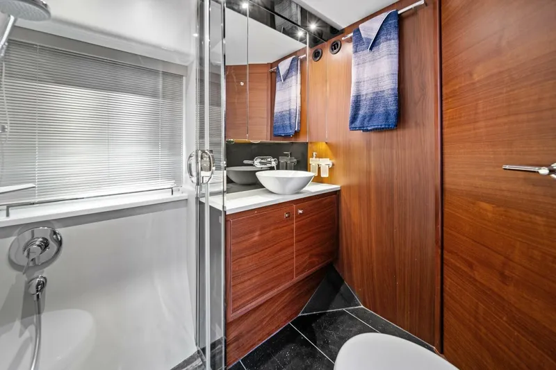 Escape Yacht Photos Pics 2015 Princess F60 - Forward Guest Stateroom Head