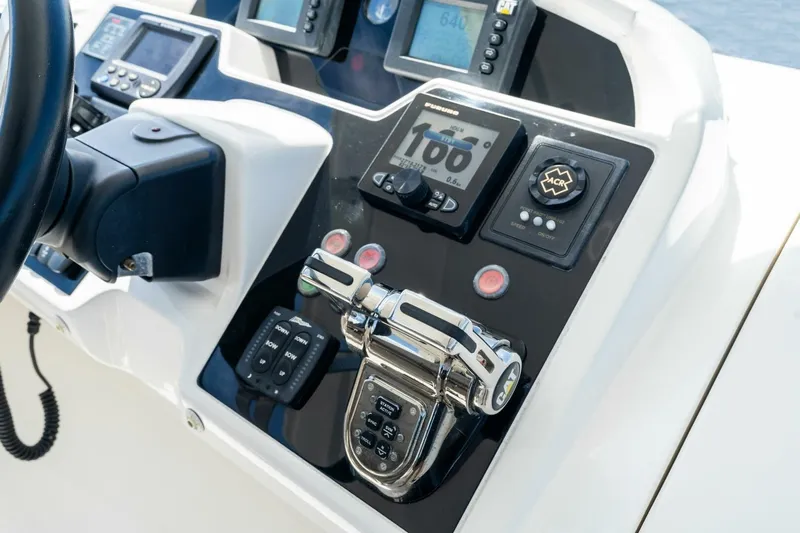 Escape Yacht Photos Pics 2015 Princess F60 - Flybridge Helm