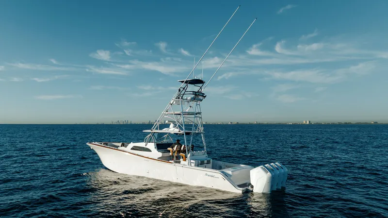  Yacht Photos Pics 2023 Front Runner 47 boat on open water under clear sky.