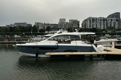 Sealine C335V