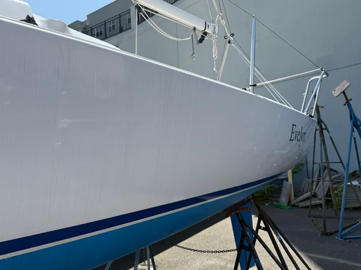 Evelyn Yacht Photos Pics 2022 J Boats J/9 sailboat on stands, side view in a marina setting.