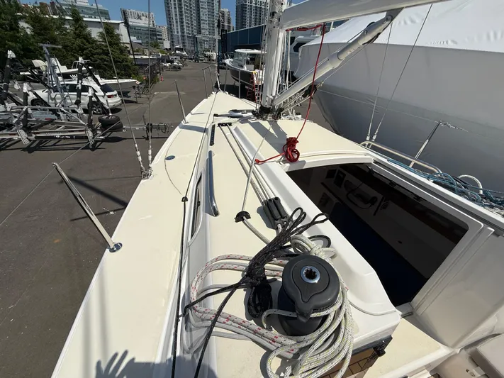 Evelyn Yacht Photos Pics 2022 J Boats J/9 sailboat deck with rigging, docked in urban marina.