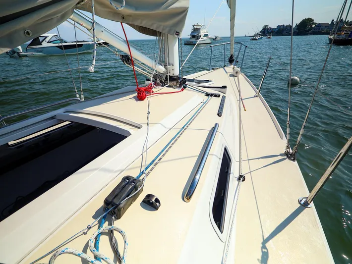 Evelyn Yacht Photos Pics 2022 J Boats J/9 sailboat deck with ropes and fittings on calm water.