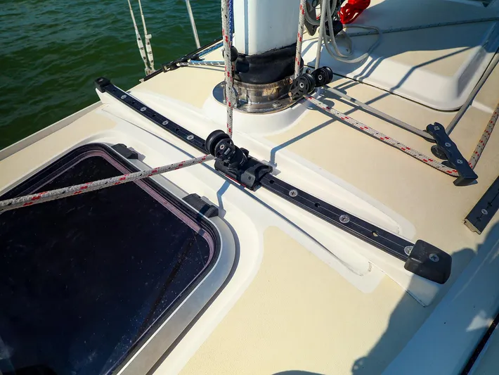 Evelyn Yacht Photos Pics 2022 J Boats J/9 deck with rigging and hatch detail.