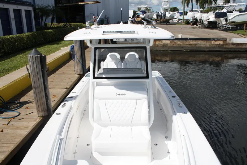  Yacht Photos Pics Limitless 270 Center Console 2026