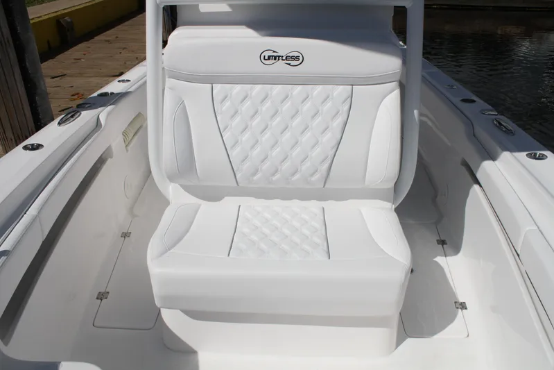  Yacht Photos Pics White leather seating on a 2026 Limitless 270 boat, featuring diamond stitching.