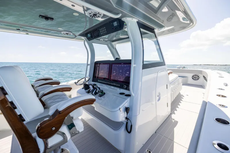  Yacht Photos Pics Luxury Freeman 43 boat interior, 2024 model, featuring advanced navigation systems and plush seating on open water.