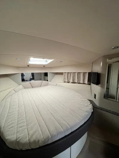  Yacht Photos Pics Interior of 2006 Formula 40 Performance Cruiser with spacious bed and modern design.