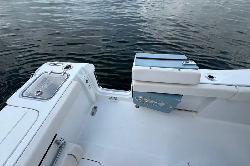  Yacht Photos Pics 2023 Sea Hunt Gamefish 27 boat interior with seating and water view.