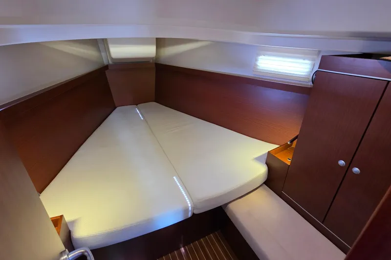 Quantum Yacht Photos Pics 2014 Hanse 385 yacht cabin with cozy bed and wooden cabinetry.