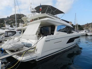 2021 Prestige 520 Flybridge