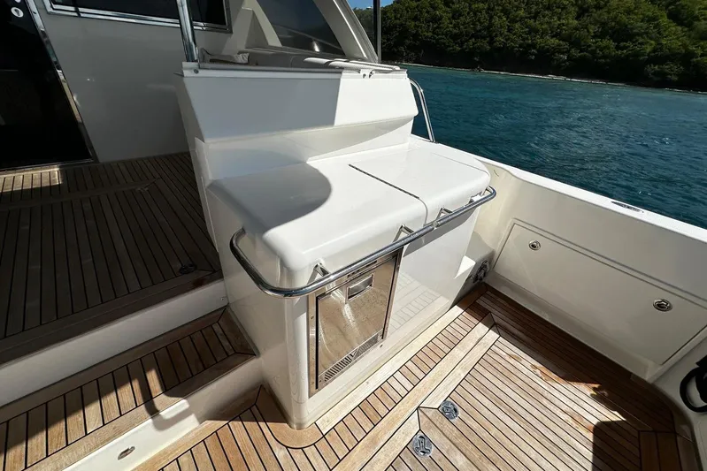  Yacht Photos Pics 2023 Riviera 465 SUV yacht deck with sleek design and ocean view.