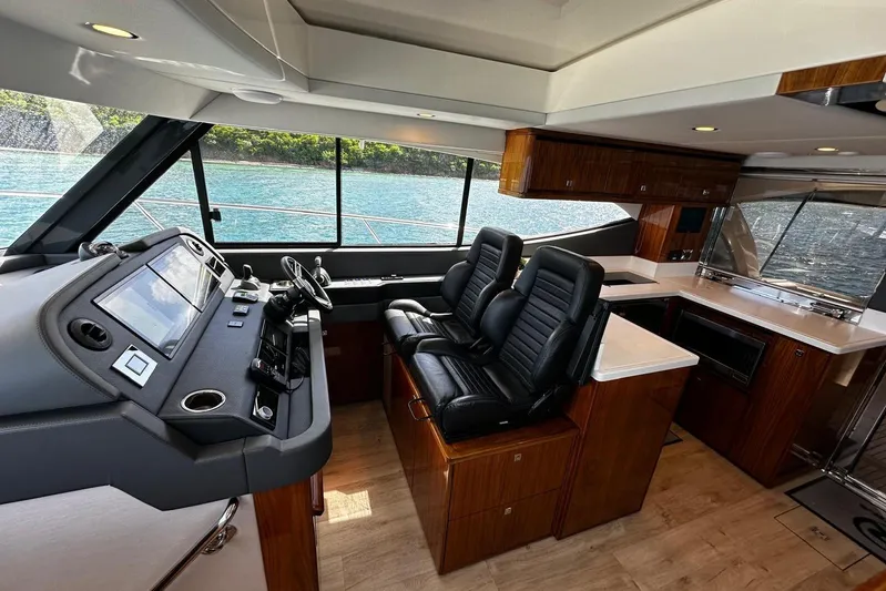  Yacht Photos Pics Interior of 2023 Riviera 465 SUV yacht with modern helm and luxurious seating.